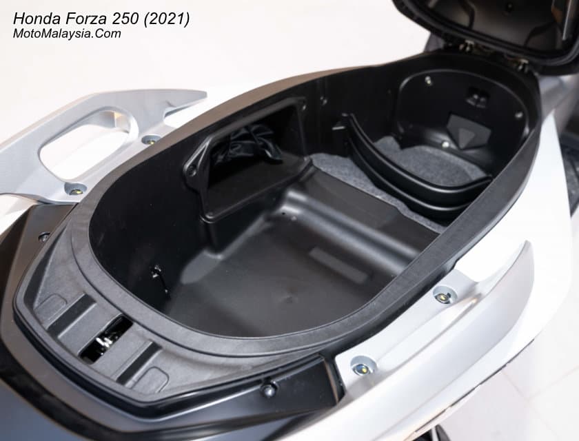 Honda Forza 250 thumbnail 6